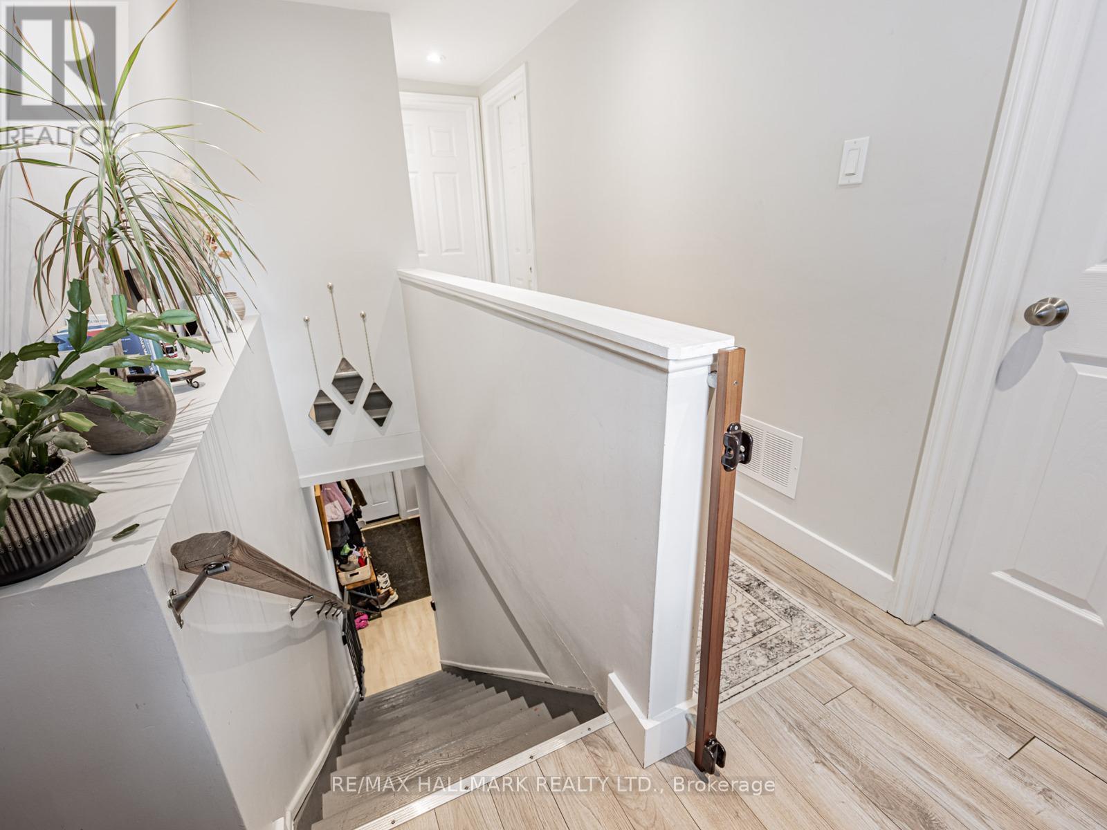 263 Springdale Boulevard, Toronto, ON - Indoor Photo Showing Other Room