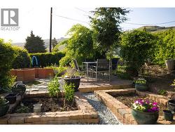 Garden bed Oasis in the front yard -