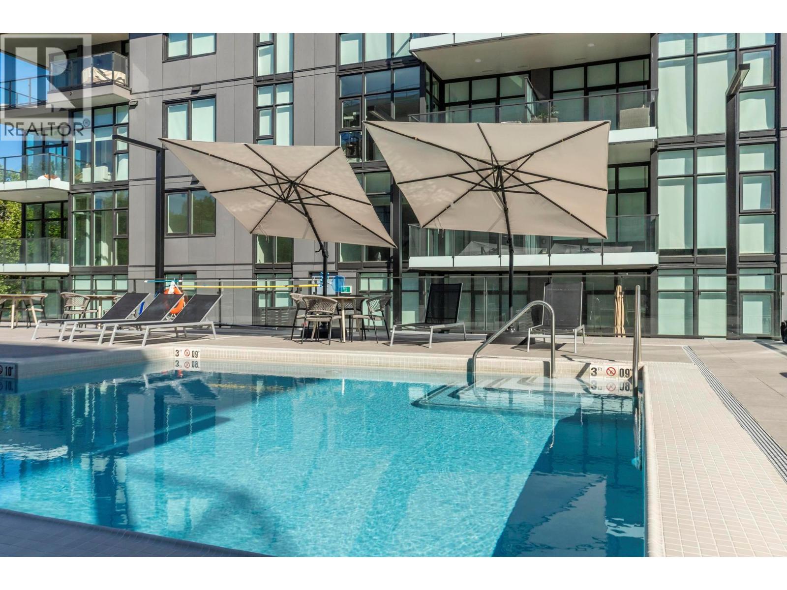 3352 Richter Street, Kelowna, BC - Outdoor With In Ground Pool