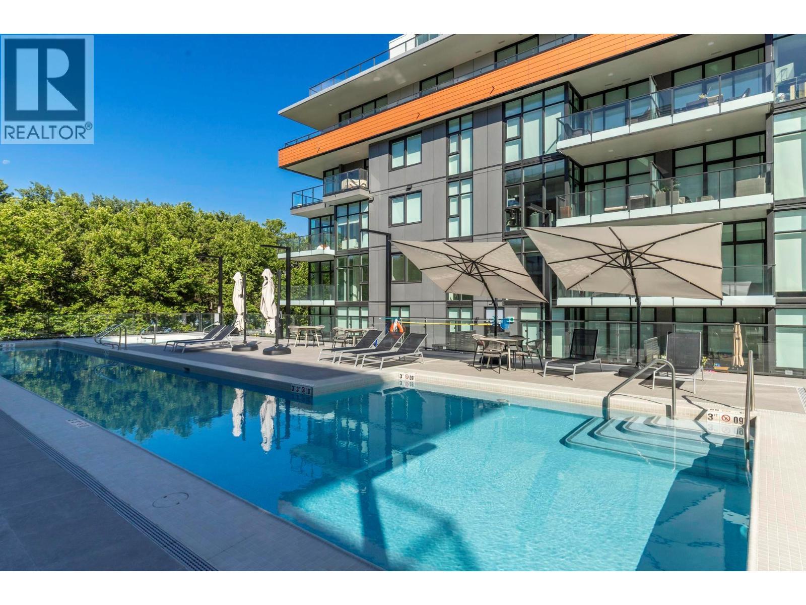 3352 Richter Street, Kelowna, BC - Outdoor With In Ground Pool