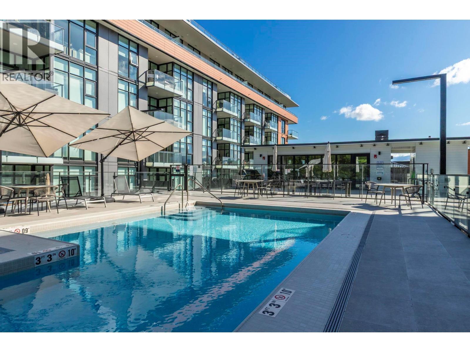 3352 Richter Street, Kelowna, BC - Outdoor With In Ground Pool