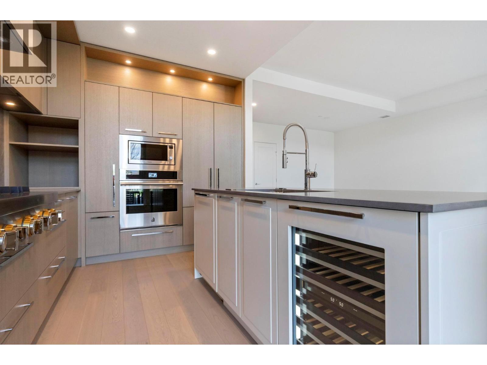 3352 Richter Street, Kelowna, BC - Indoor Photo Showing Kitchen