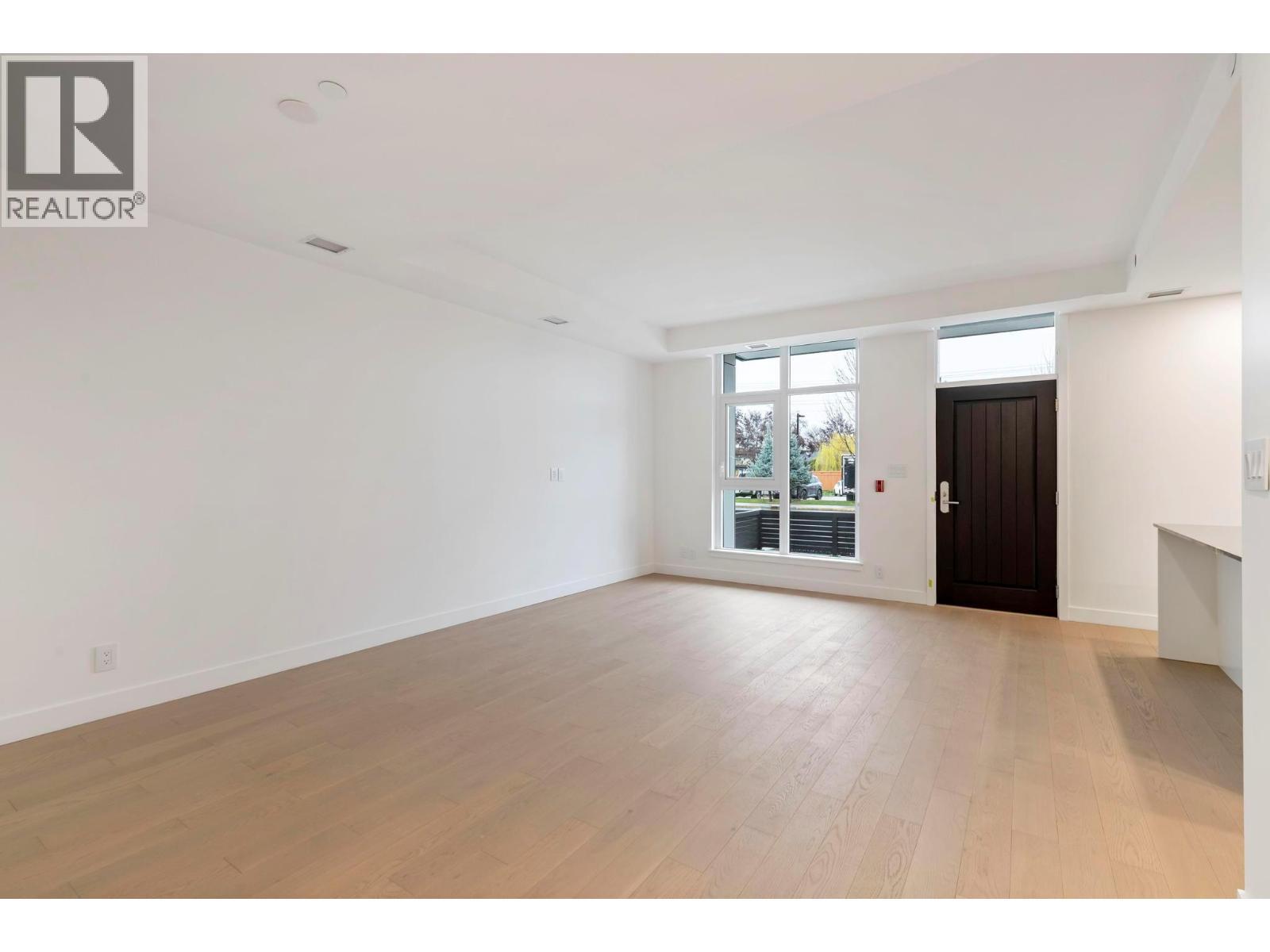 3352 Richter Street, Kelowna, BC - Indoor