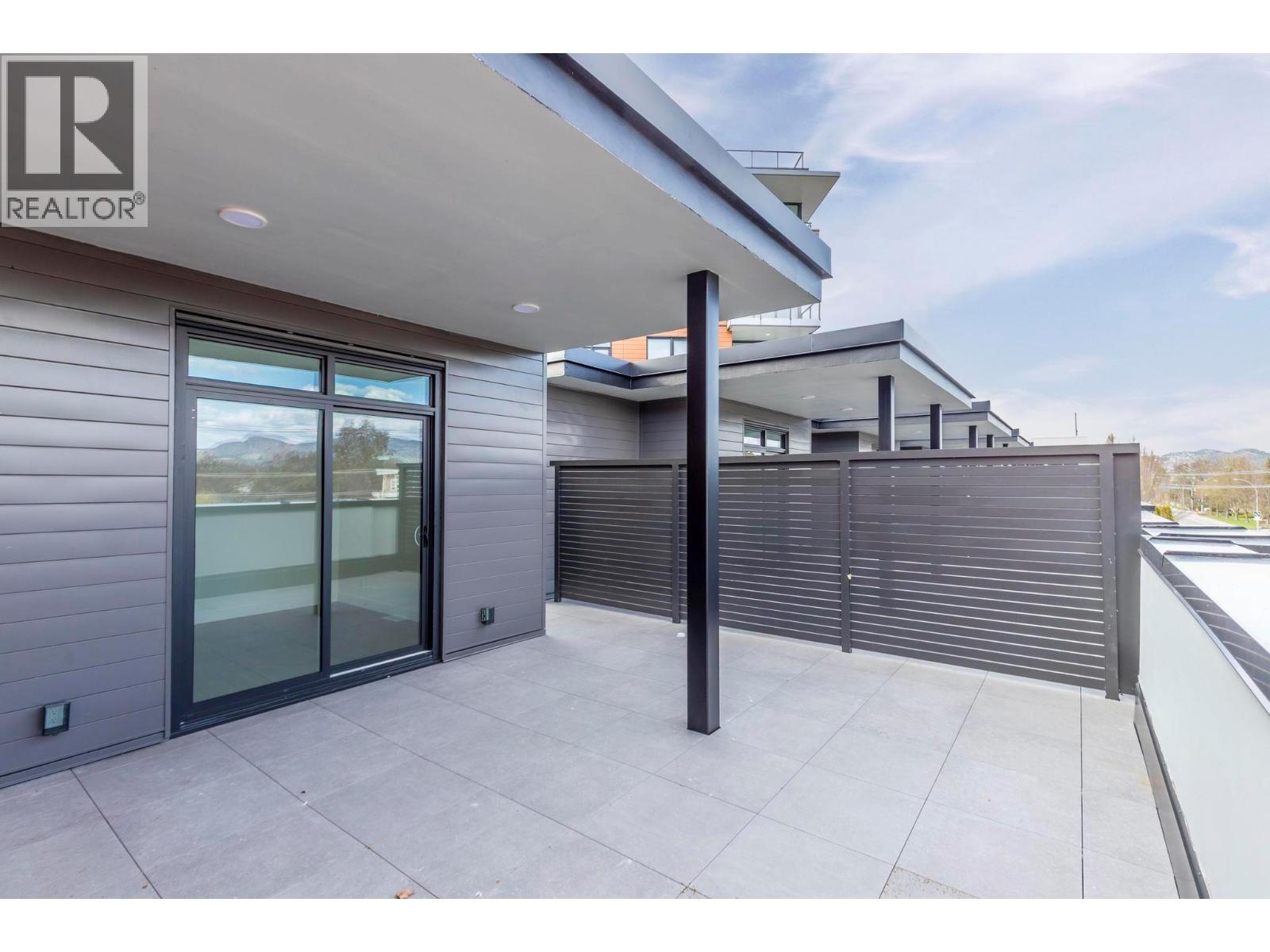 3352 Richter Street, Kelowna, BC - Outdoor With Exterior