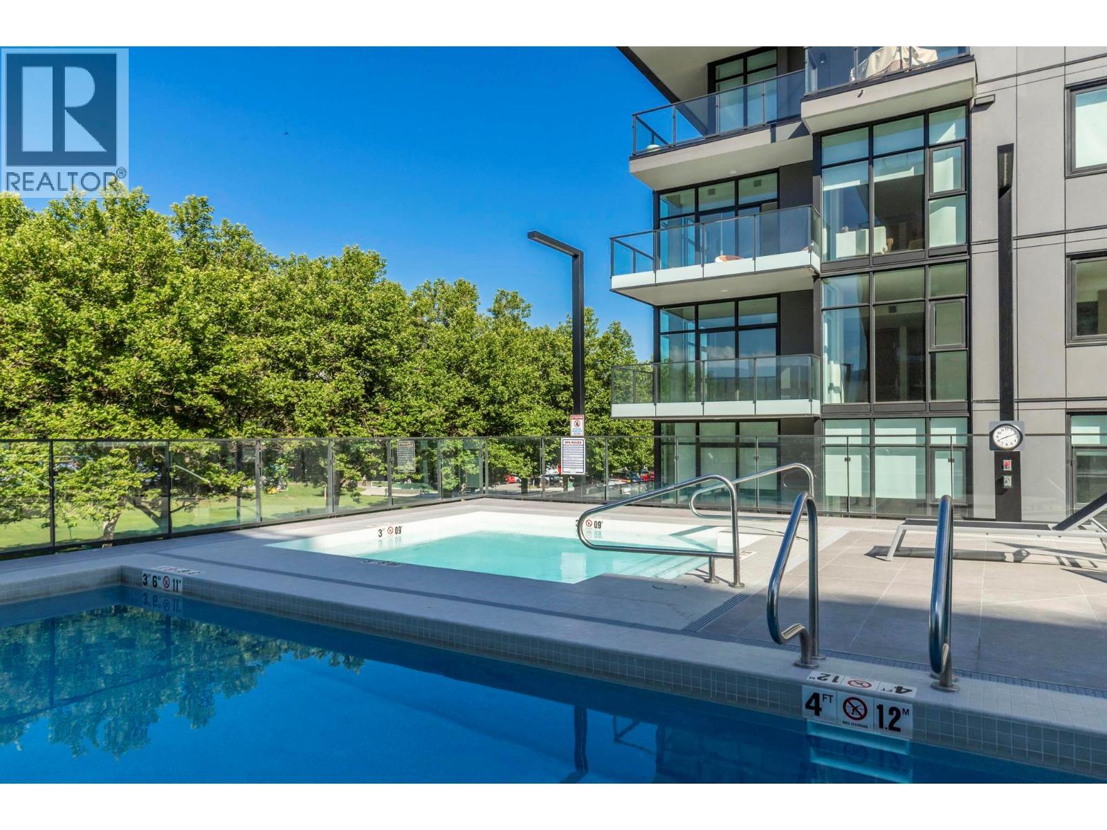 3352 Richter Street, Kelowna, BC - Outdoor With In Ground Pool