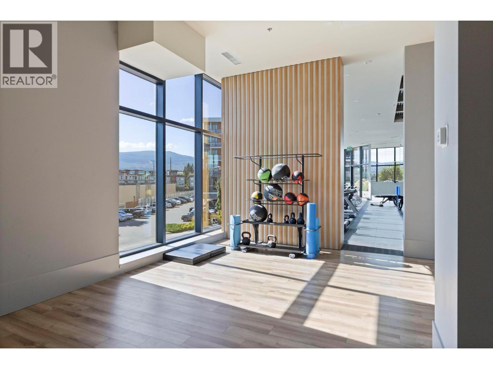 3352 Richter Street, Kelowna, BC - Indoor