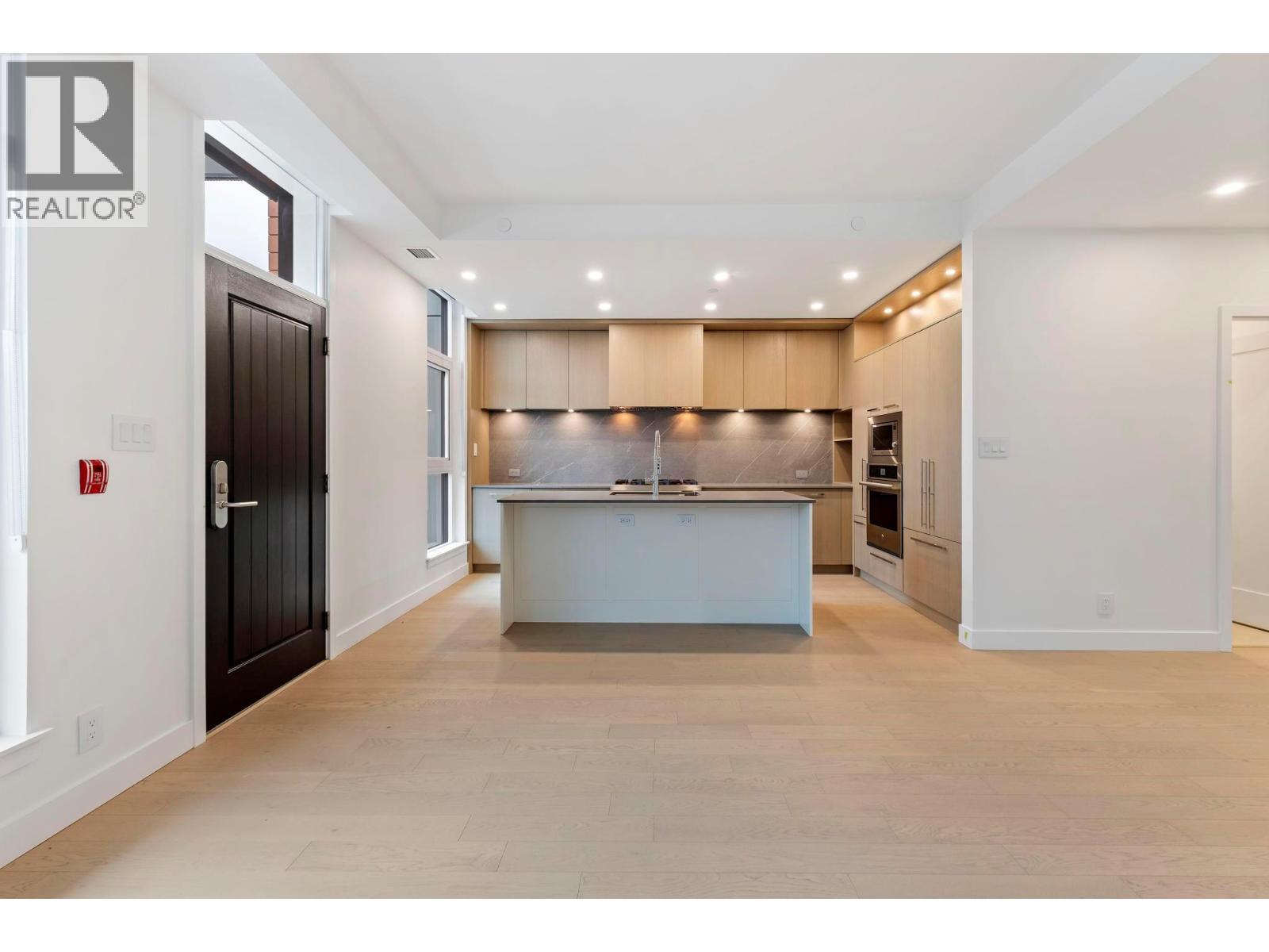 3352 Richter Street, Kelowna, BC - Indoor Photo Showing Kitchen