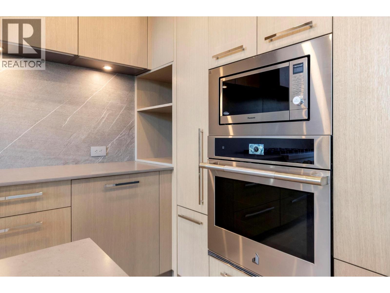 3352 Richter Street, Kelowna, BC - Indoor Photo Showing Kitchen