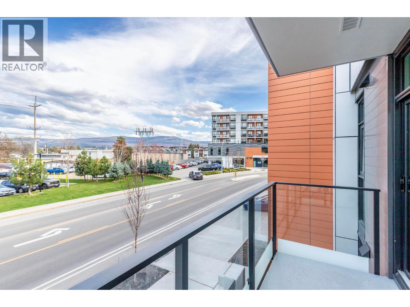 3352 Richter Street, Kelowna, BC - Outdoor With Exterior