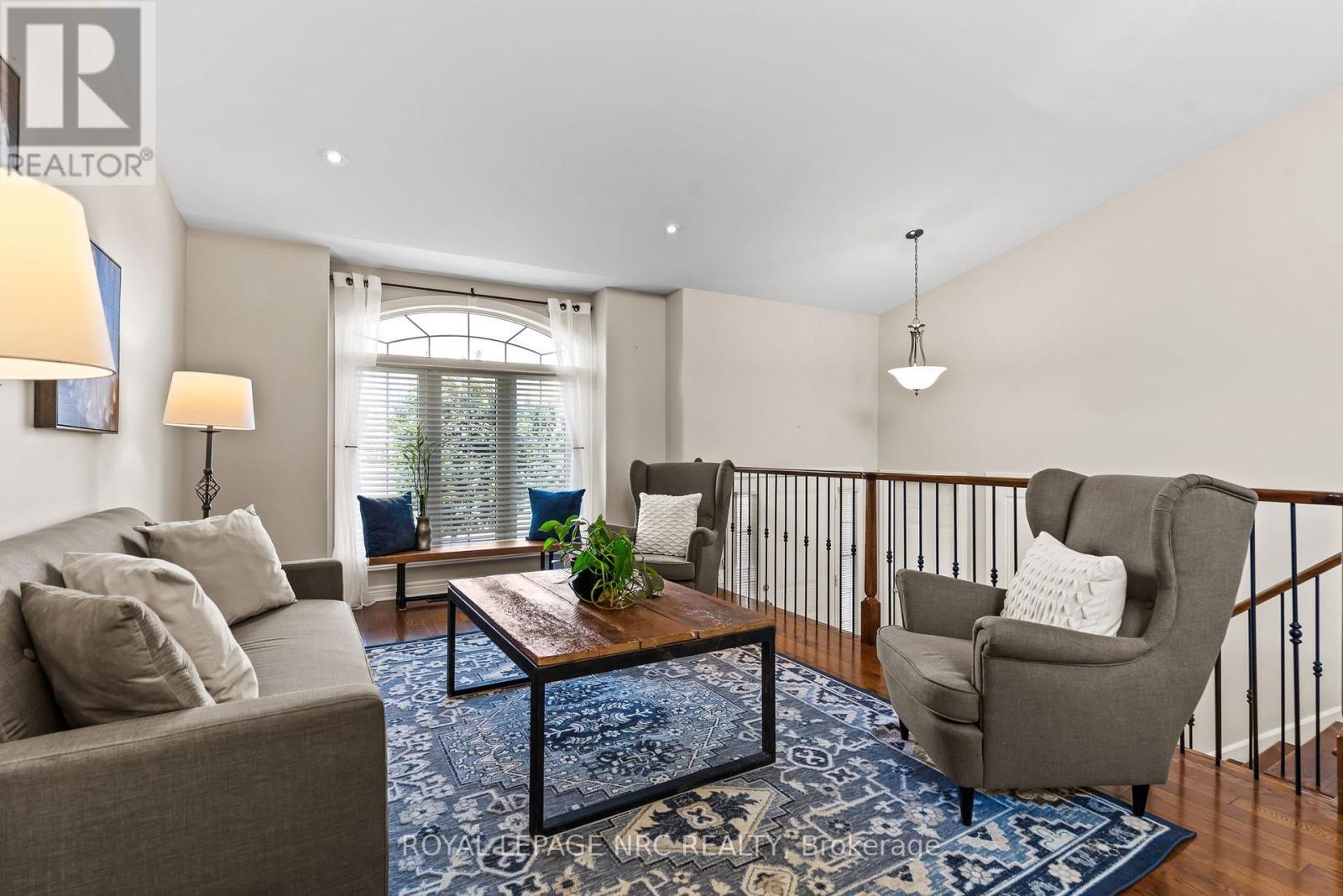 8710 Milomir Street, Niagara Falls, ON - Indoor Photo Showing Living Room