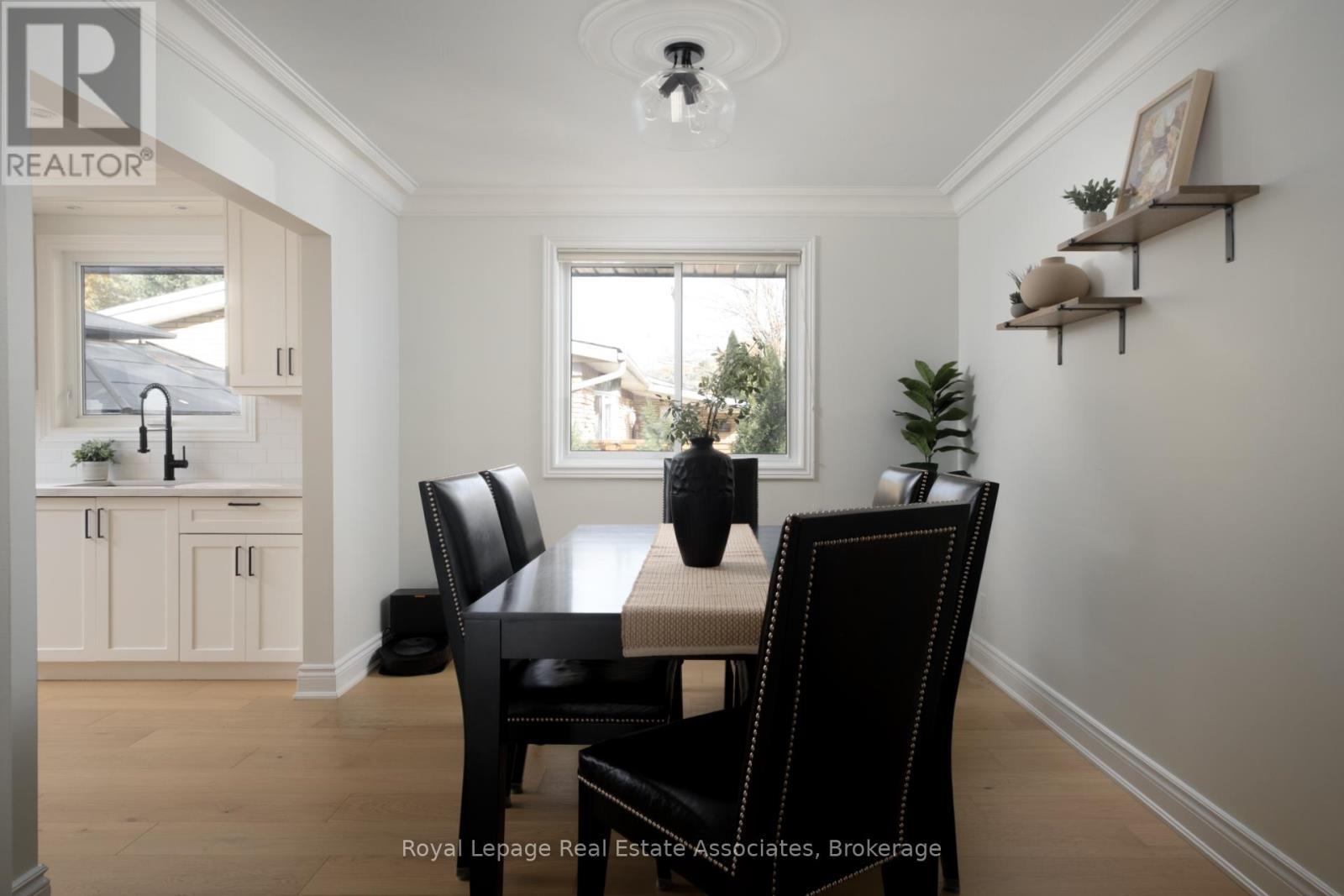 134 Fairwood Place W, Burlington, ON - Indoor Photo Showing Dining Room