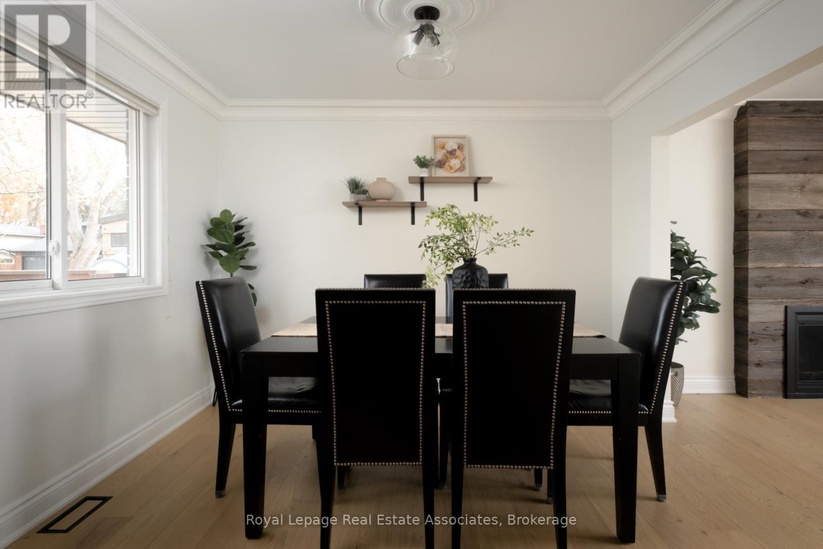 134 Fairwood Place W, Burlington, ON - Indoor Photo Showing Dining Room