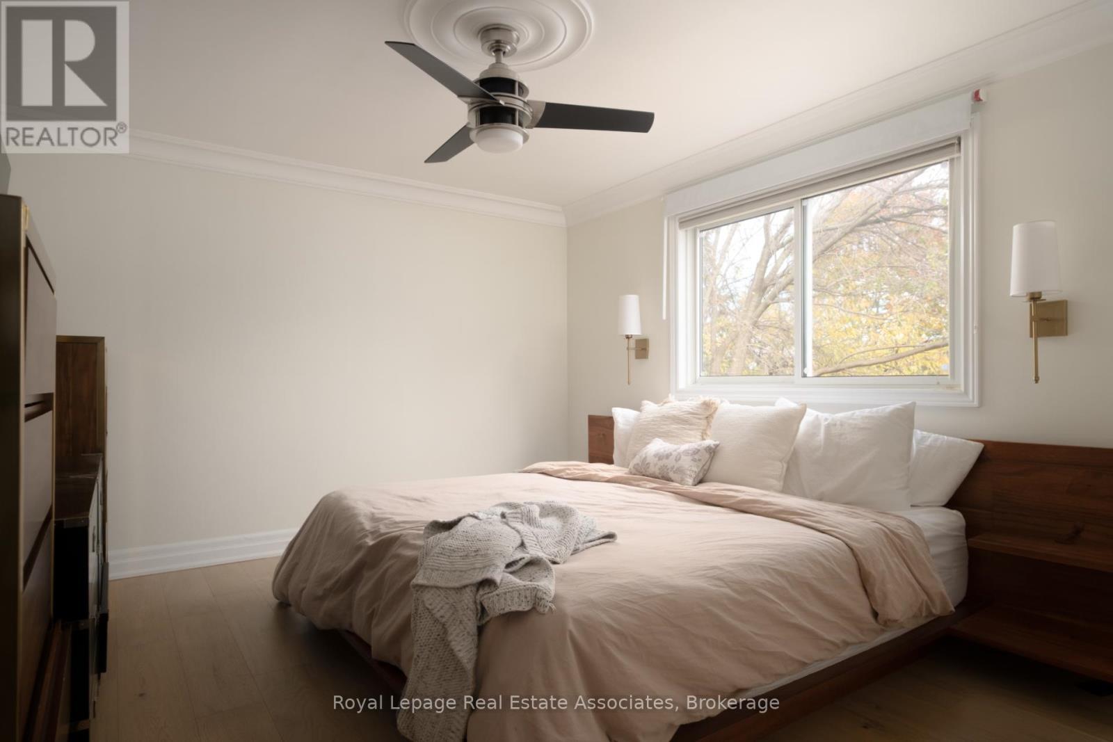 134 Fairwood Place W, Burlington, ON - Indoor Photo Showing Bedroom