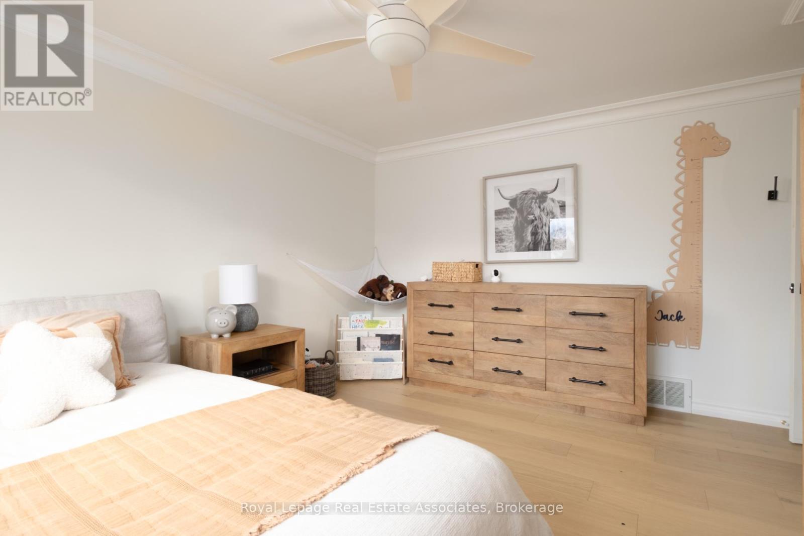 134 Fairwood Place W, Burlington, ON - Indoor Photo Showing Bedroom