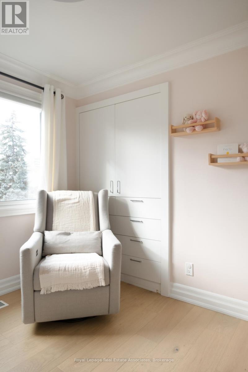 134 Fairwood Place W, Burlington, ON - Indoor Photo Showing Bedroom