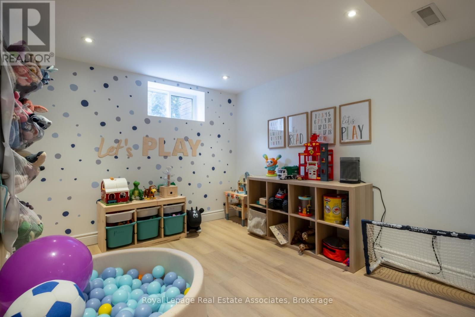 134 Fairwood Place W, Burlington, ON - Indoor Photo Showing Other Room