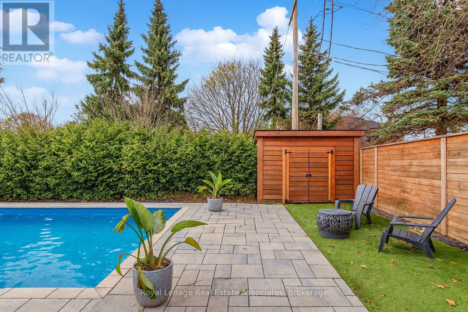 134 Fairwood Place W, Burlington, ON - Outdoor With In Ground Pool