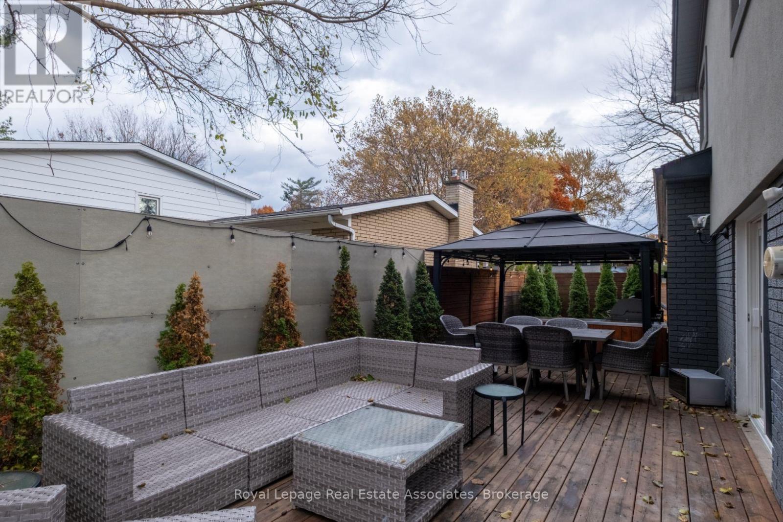 134 Fairwood Place W, Burlington, ON - Outdoor With Deck Patio Veranda With Exterior