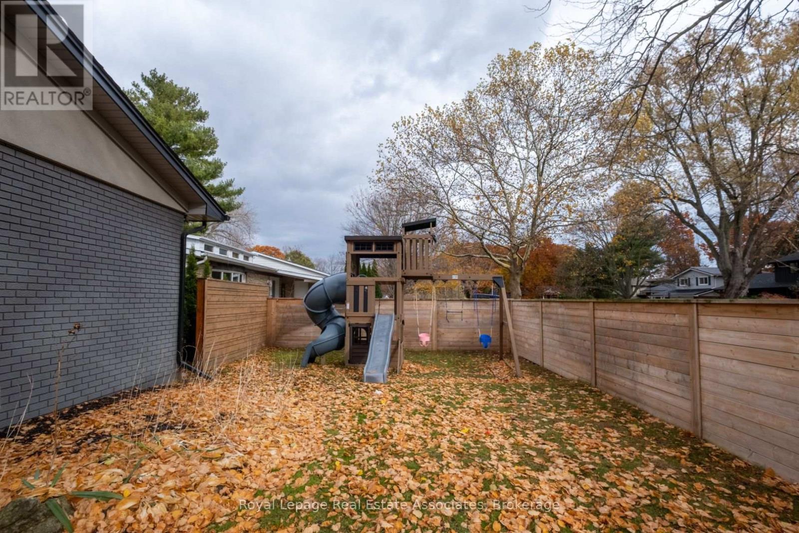 134 Fairwood Place W, Burlington, ON - Outdoor