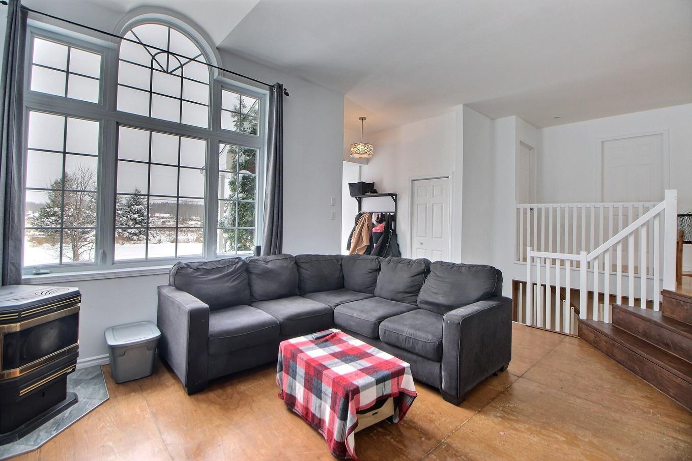 Living room - 226 8E-Et-9E-Rang O., Sainte-Gertrude-Manneville, QC - Indoor Photo Showing Living Room