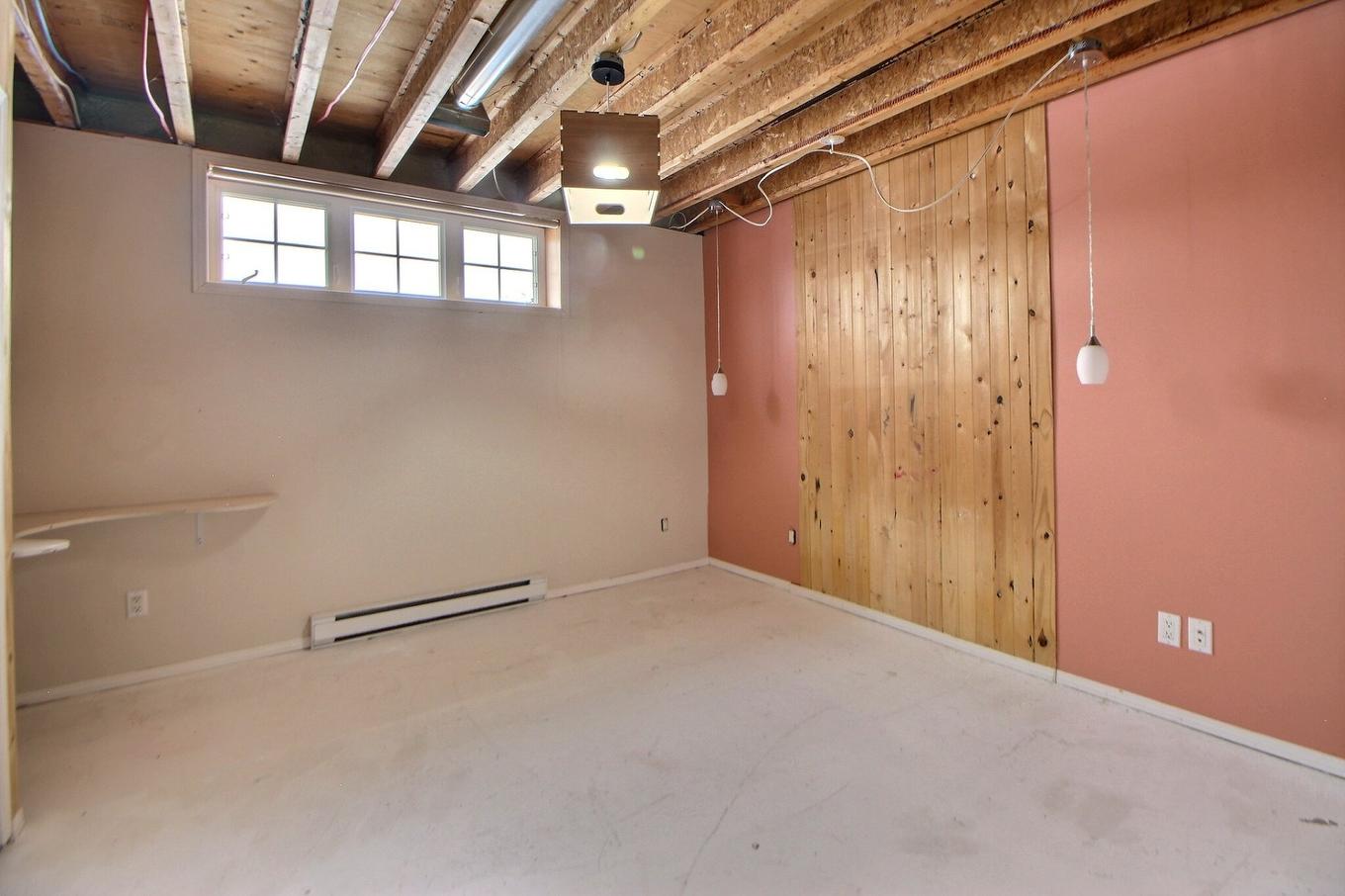 Bedroom - 226 8E-Et-9E-Rang O., Sainte-Gertrude-Manneville, QC - Indoor Photo Showing Basement