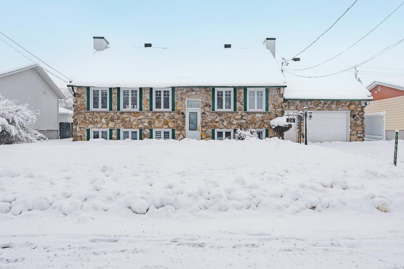 Façade - 24 Rue Amireault, L'Épiphanie, QC - Outdoor