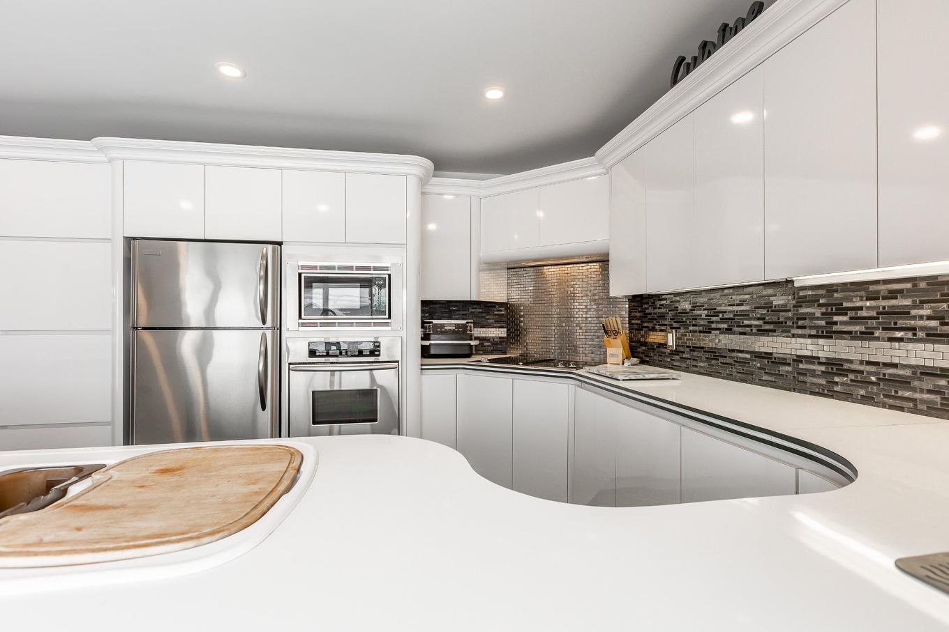 Cuisine - 24 Rue Amireault, L'Épiphanie, QC - Indoor Photo Showing Kitchen With Upgraded Kitchen