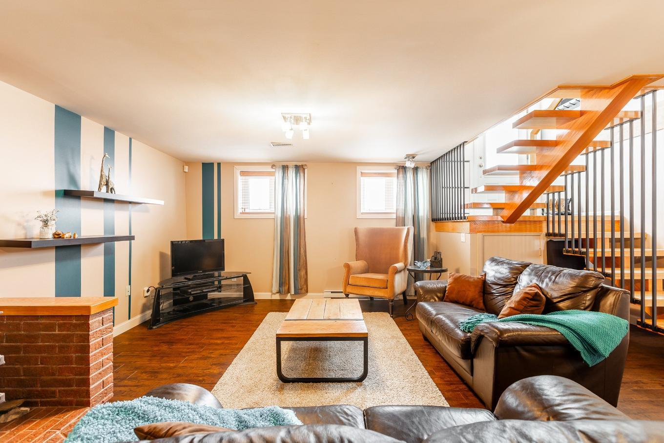 Salle familiale - 24 Rue Amireault, L'Épiphanie, QC - Indoor Photo Showing Living Room