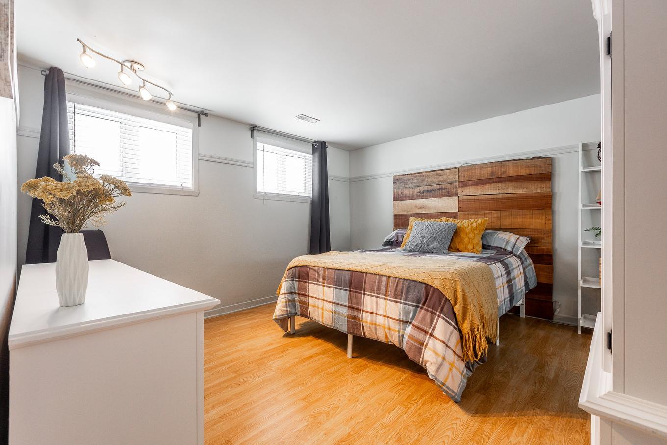 Chambre à coucher - 24 Rue Amireault, L'Épiphanie, QC - Indoor Photo Showing Bedroom