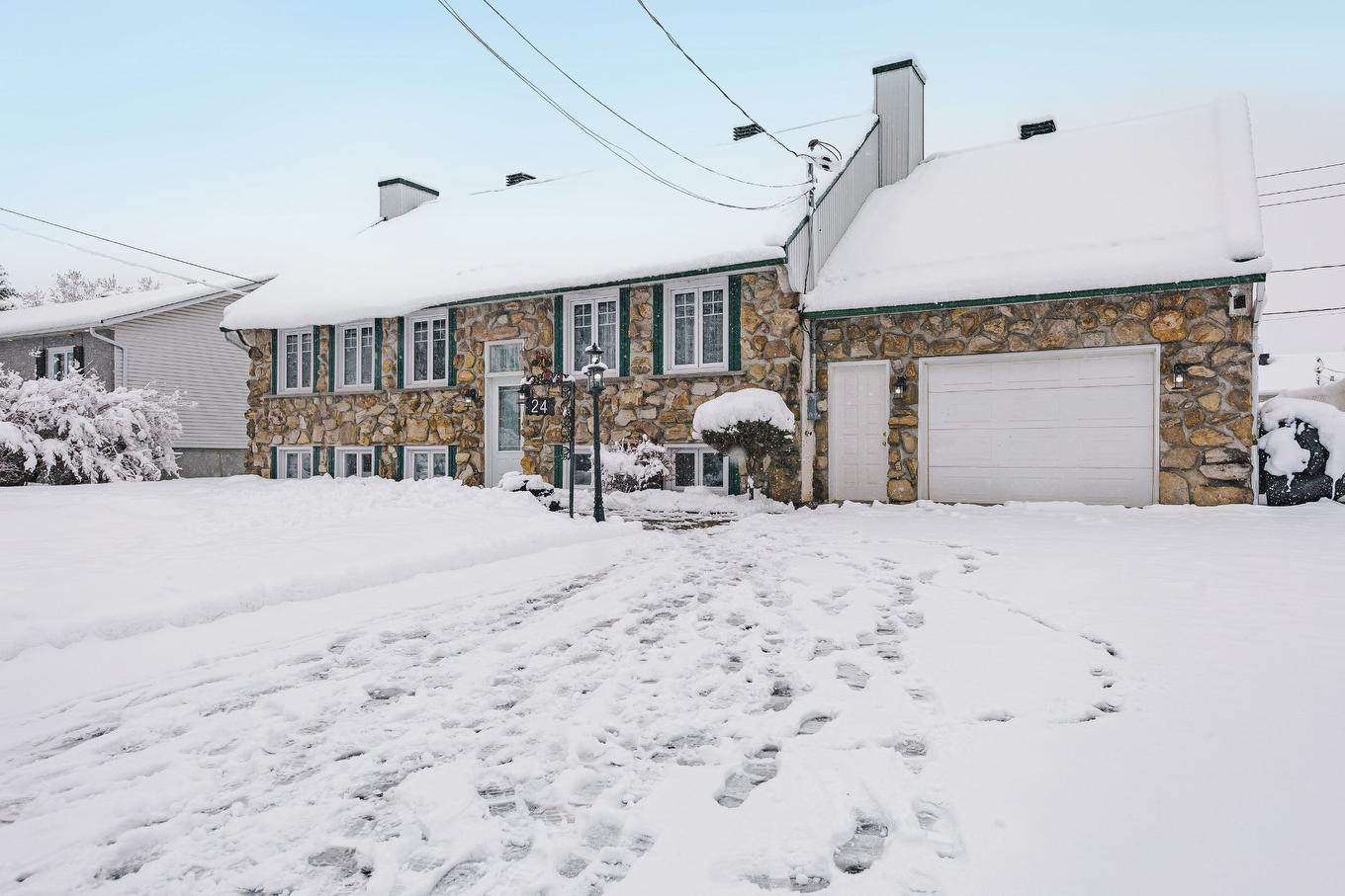 Façade - 24 Rue Amireault, L'Épiphanie, QC - Outdoor