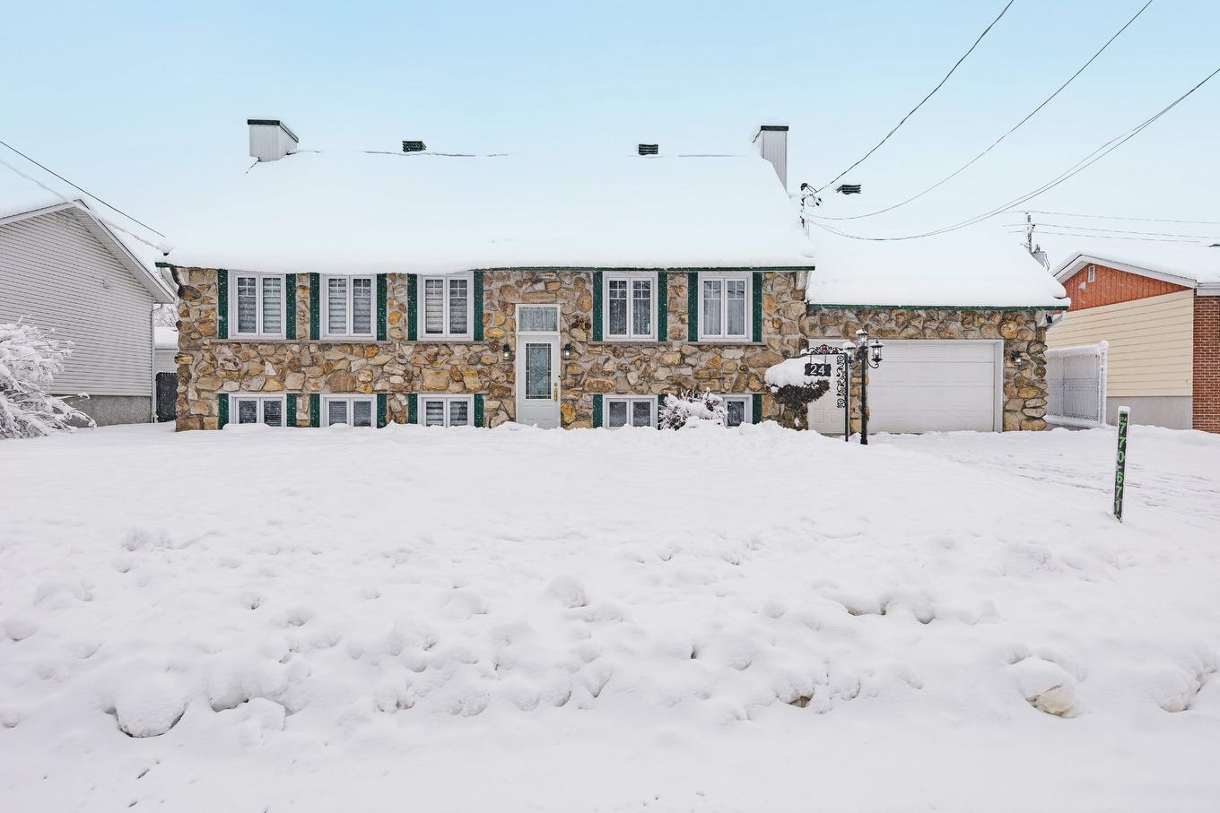 Façade - 24 Rue Amireault, L'Épiphanie, QC - Outdoor