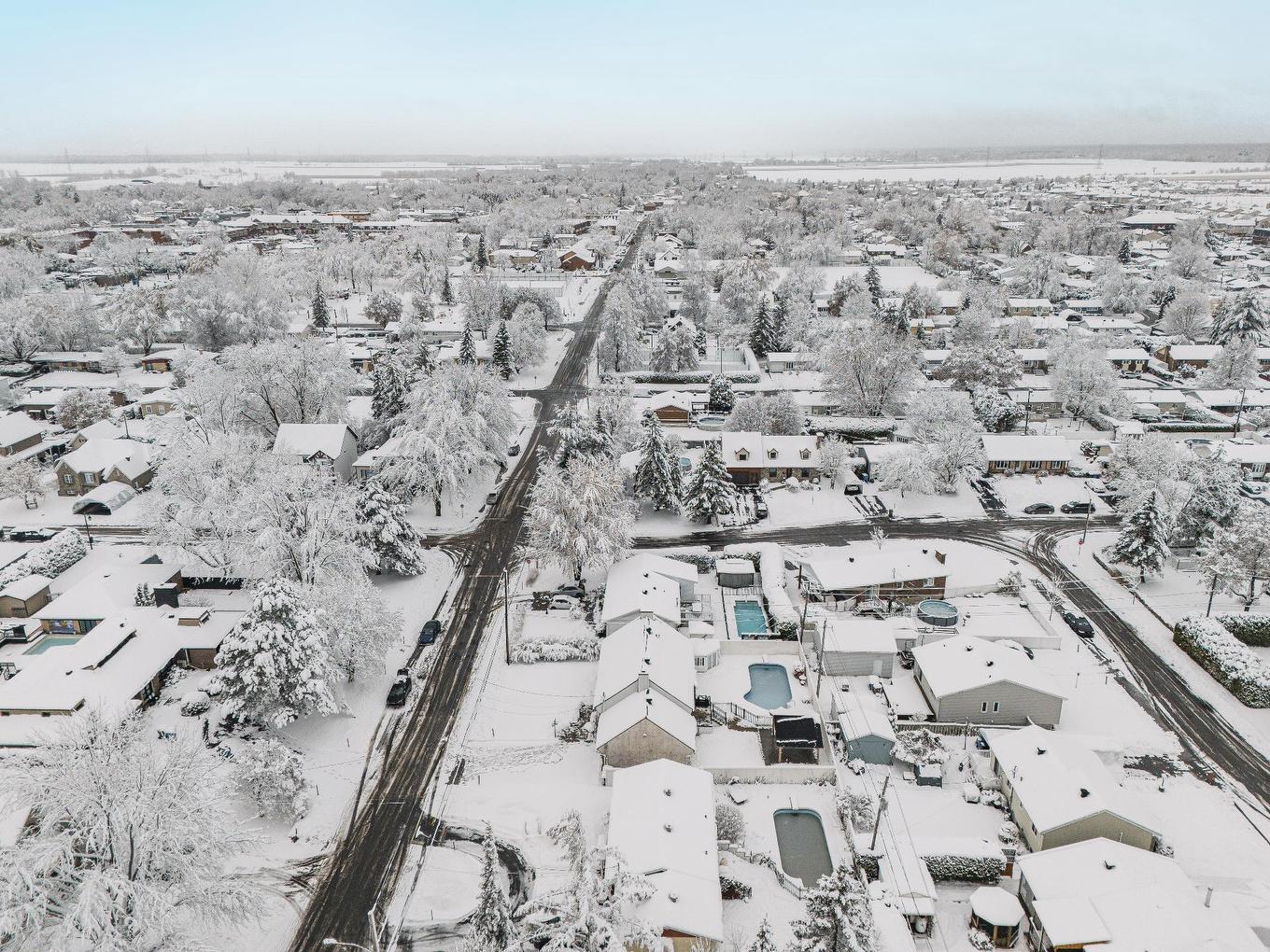 Photo aérienne - 24 Rue Amireault, L'Épiphanie, QC - Outdoor With View