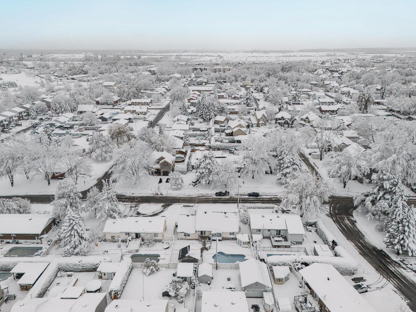 Photo aérienne - 24 Rue Amireault, L'Épiphanie, QC - Outdoor With View