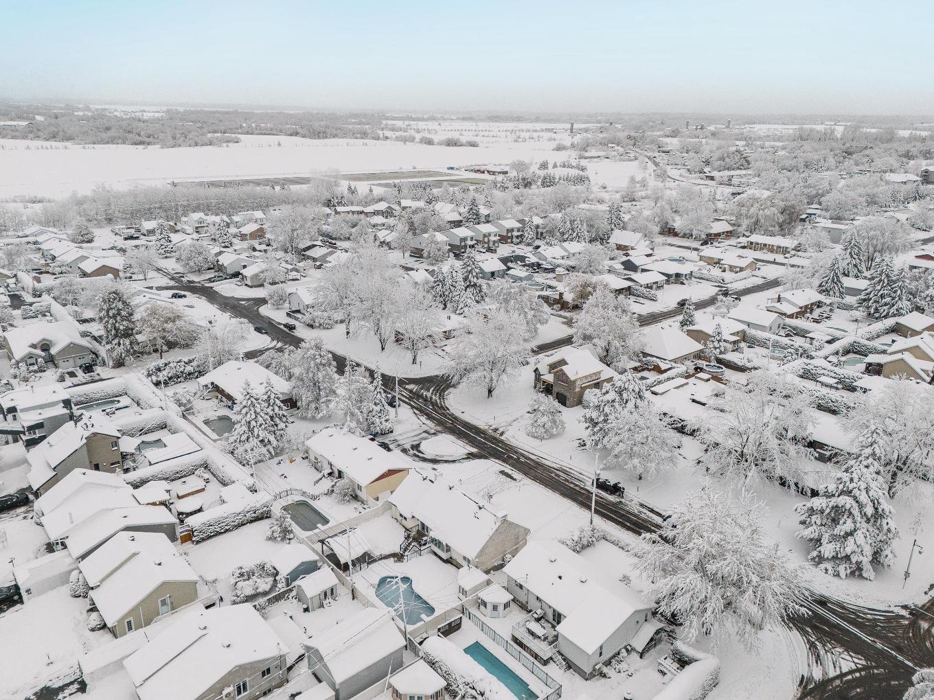 Photo aérienne - 24 Rue Amireault, L'Épiphanie, QC - With View