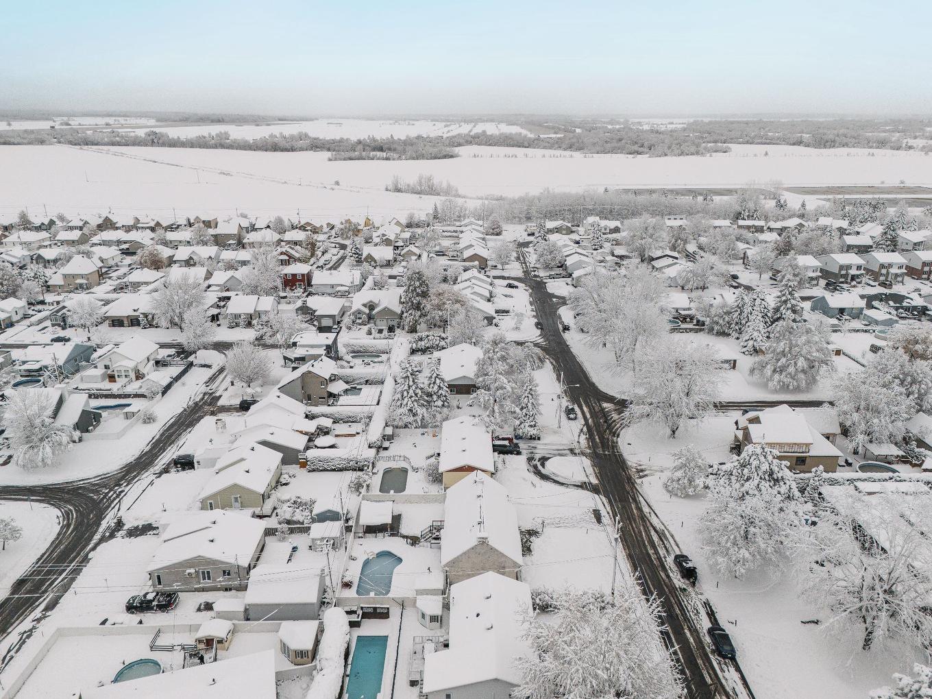 Photo aérienne - 24 Rue Amireault, L'Épiphanie, QC - Outdoor With View
