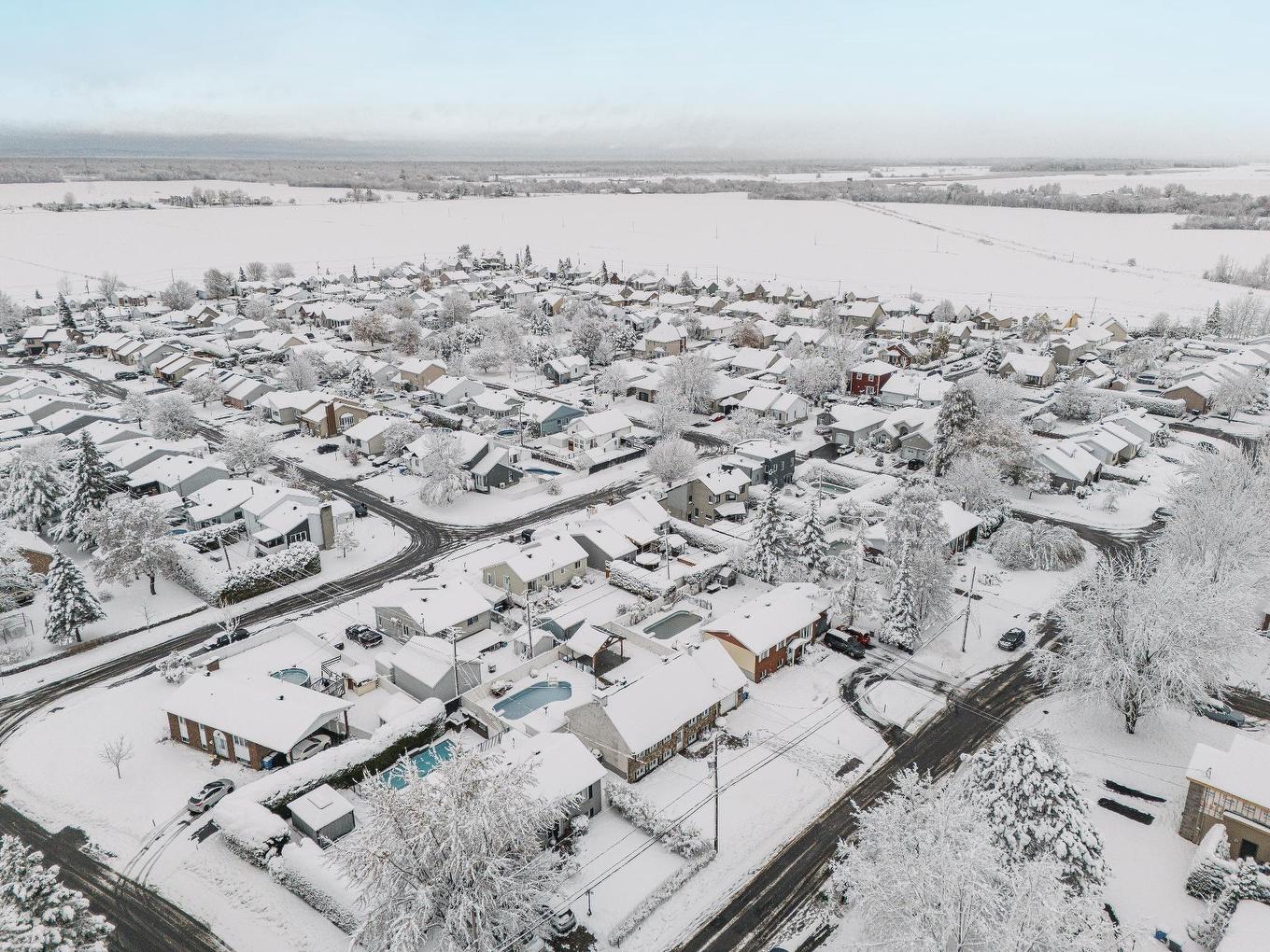 Photo aérienne - 24 Rue Amireault, L'Épiphanie, QC - Outdoor With View