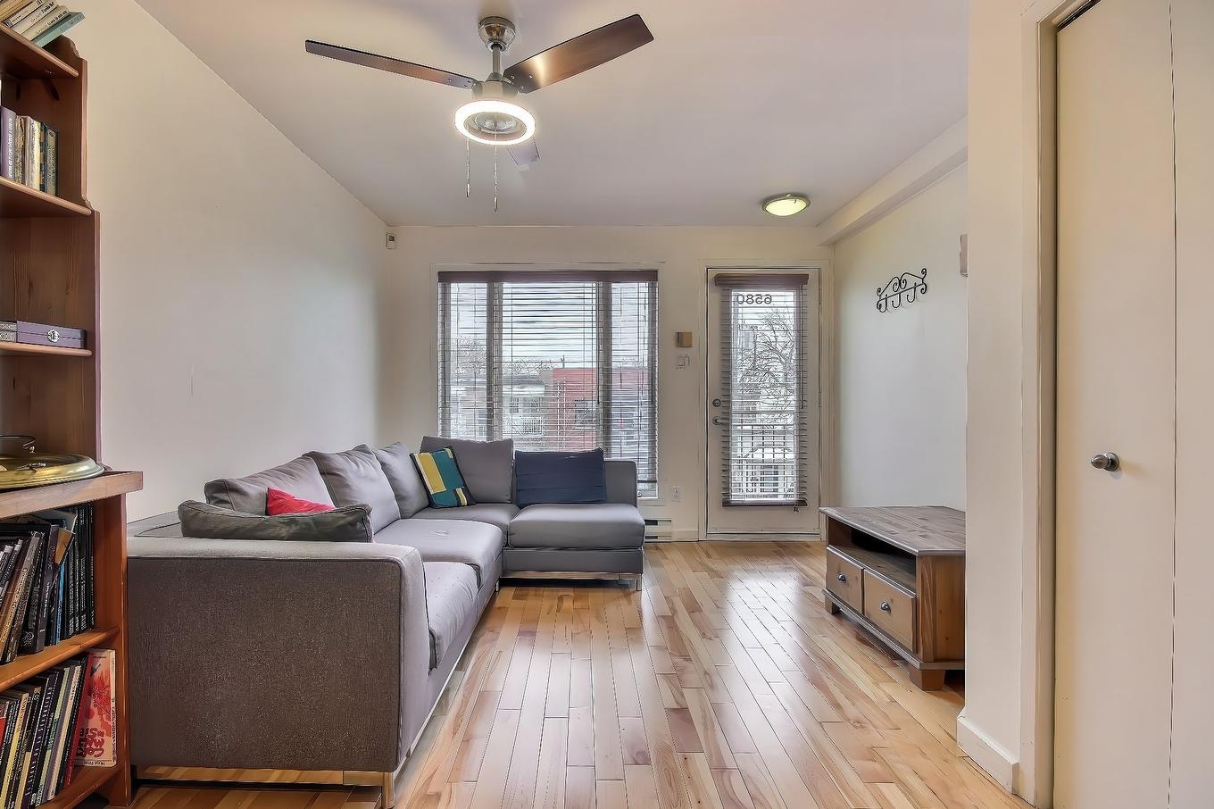 Living room - 6580 Rue Chabot, Montréal (Rosemont/La Petite-Patrie), QC - Indoor Photo Showing Living Room