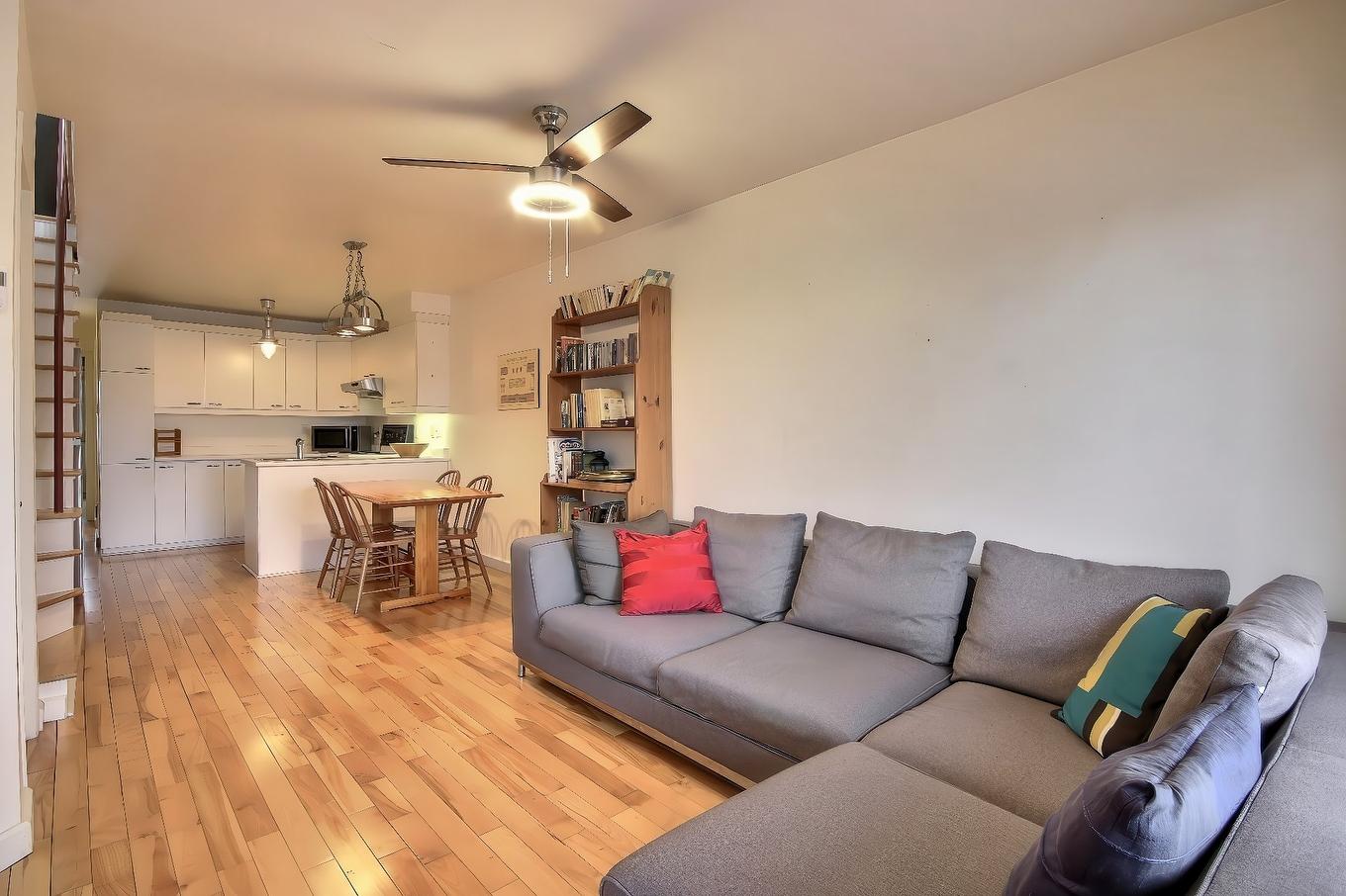 Living room - 6580 Rue Chabot, Montréal (Rosemont/La Petite-Patrie), QC - Indoor Photo Showing Living Room