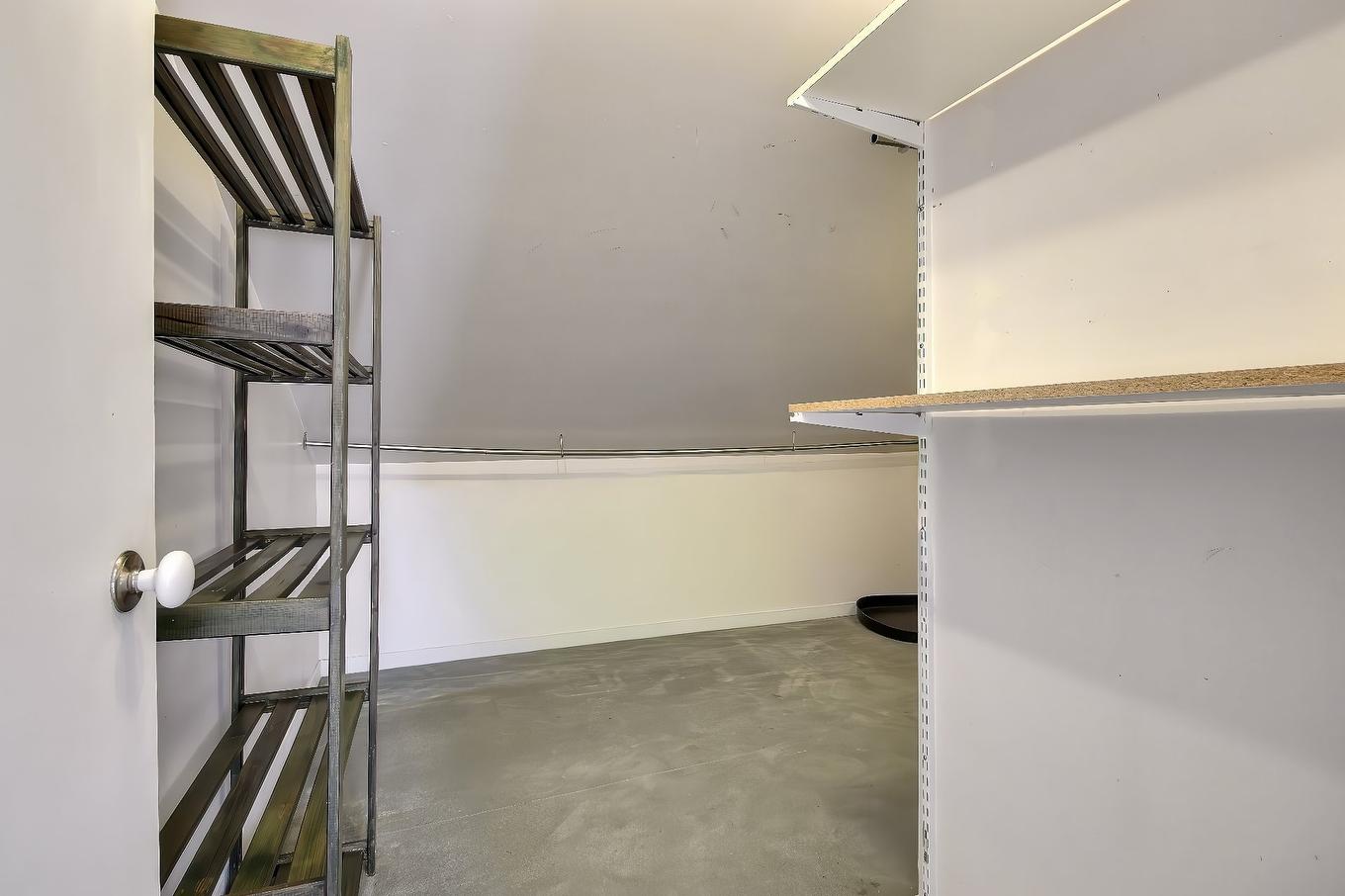 Storage - 6580 Rue Chabot, Montréal (Rosemont/La Petite-Patrie), QC - Indoor With Storage