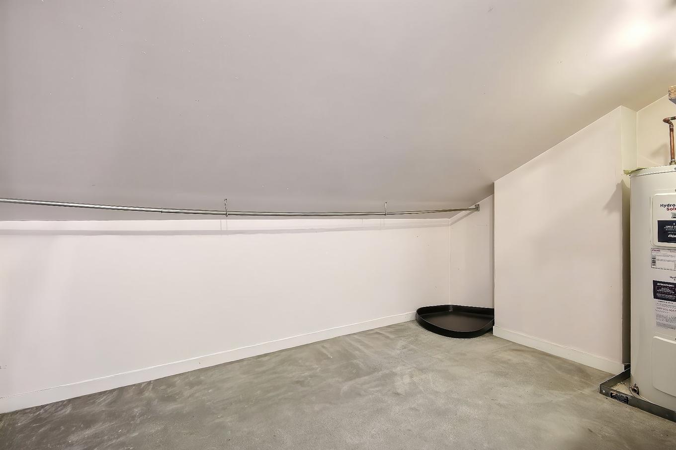 Storage - 6580 Rue Chabot, Montréal (Rosemont/La Petite-Patrie), QC - Indoor