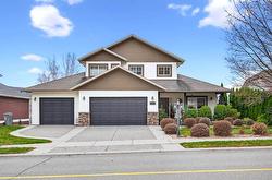 302 MARIPOSA Court Kamloops, BC V2H 1R3