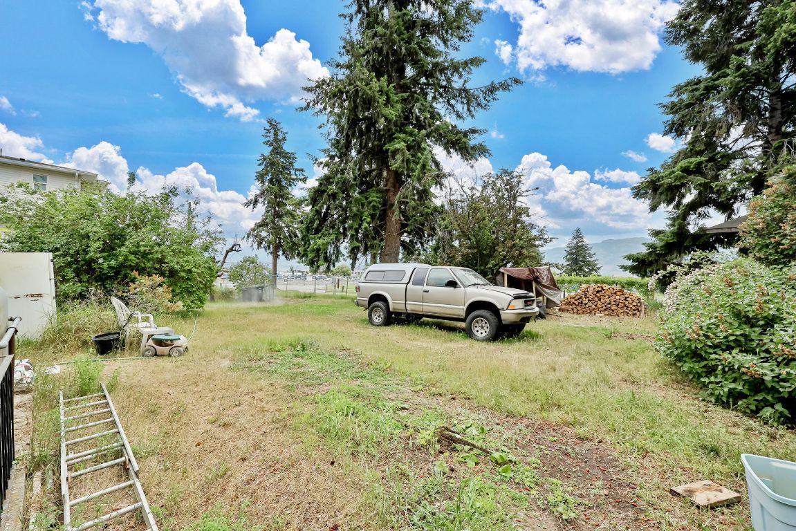 2571 & 2573 Hebert Road, West Kelowna, BC - Outdoor