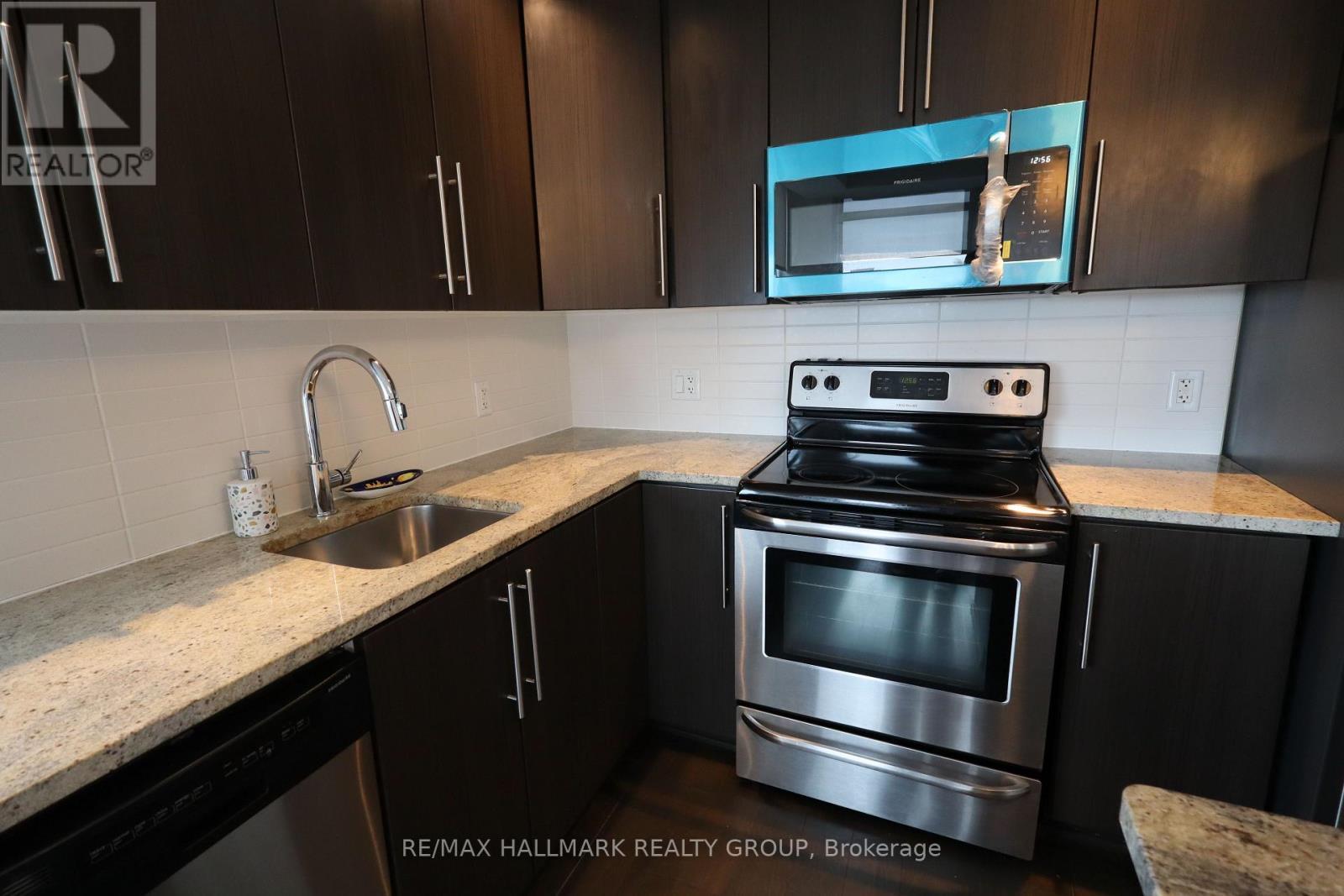 616 - 238 Besserer Street, Ottawa, ON - Indoor Photo Showing Kitchen