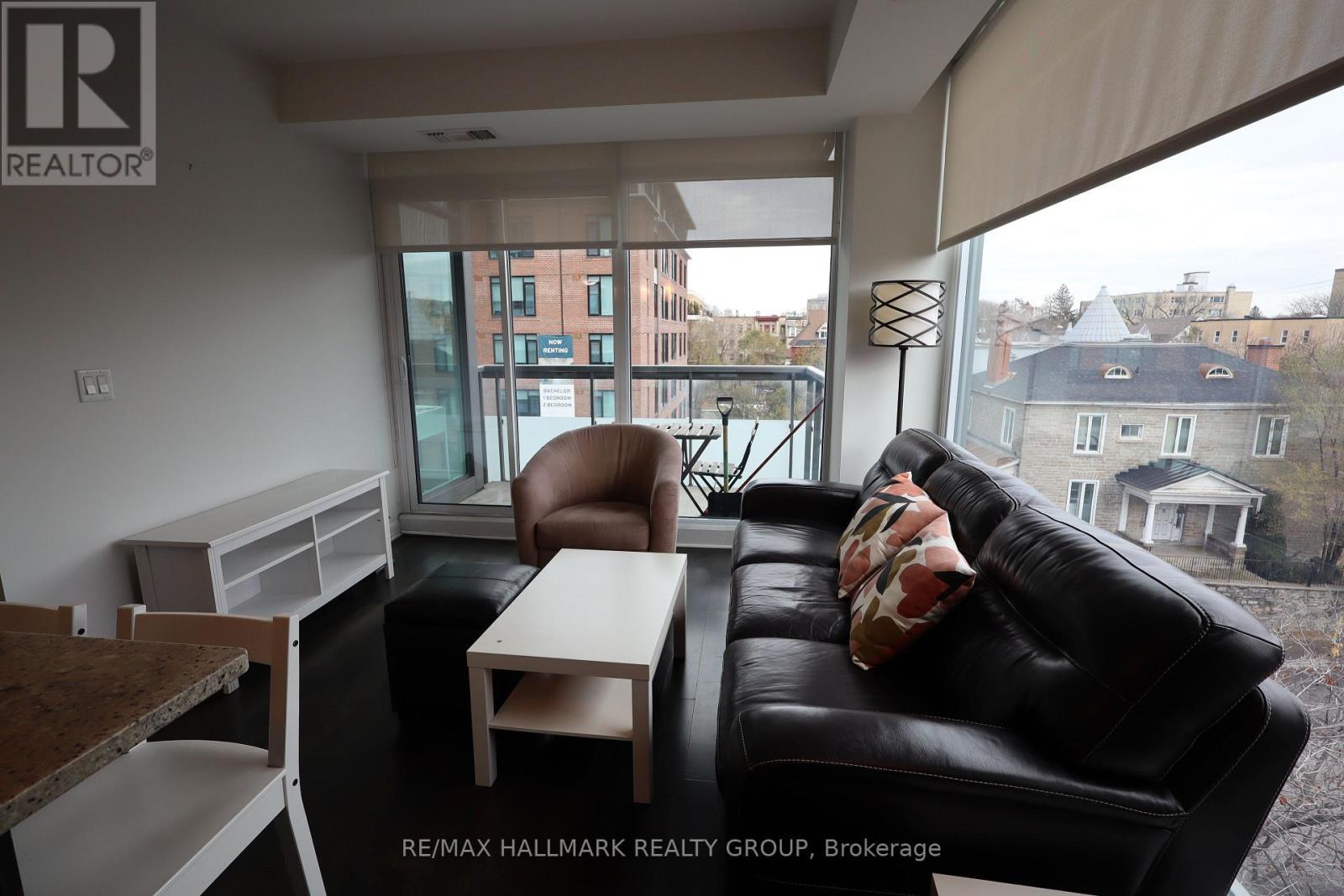 616 - 238 Besserer Street, Ottawa, ON - Indoor Photo Showing Living Room