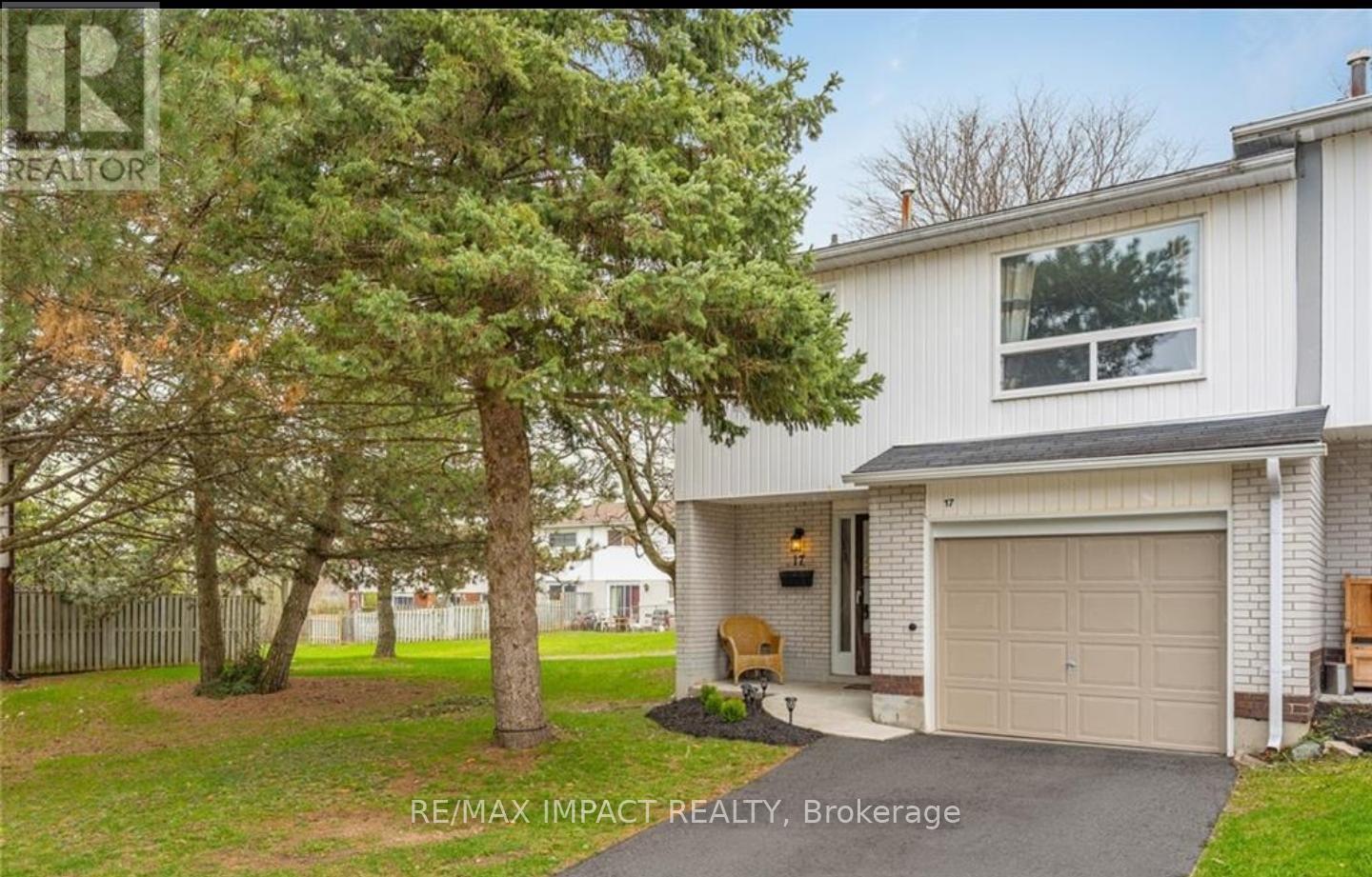 17 - 285 Bluevale Street N, Waterloo, ON - Outdoor