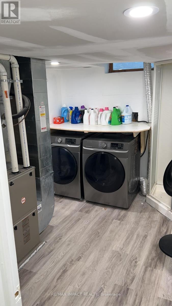 17 - 285 Bluevale Street N, Waterloo, ON - Indoor Photo Showing Laundry Room