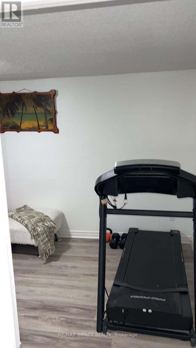 17 - 285 Bluevale Street N, Waterloo, ON - Indoor Photo Showing Gym Room