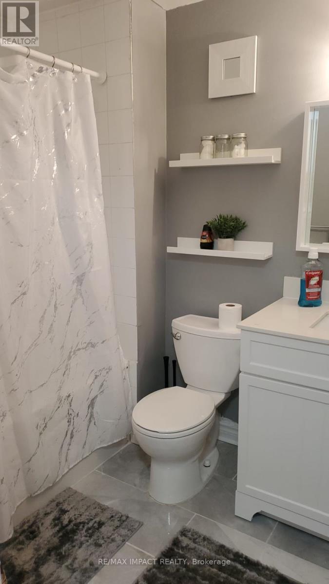 17 - 285 Bluevale Street N, Waterloo, ON - Indoor Photo Showing Bathroom