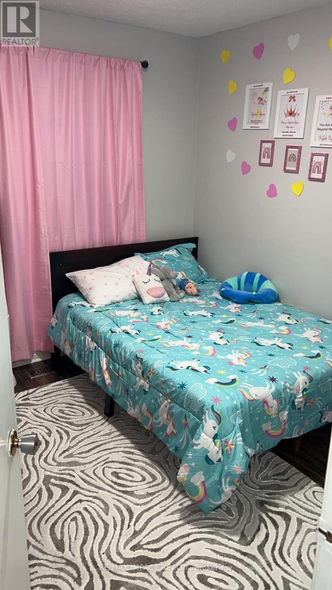 17 - 285 Bluevale Street N, Waterloo, ON - Indoor Photo Showing Bedroom