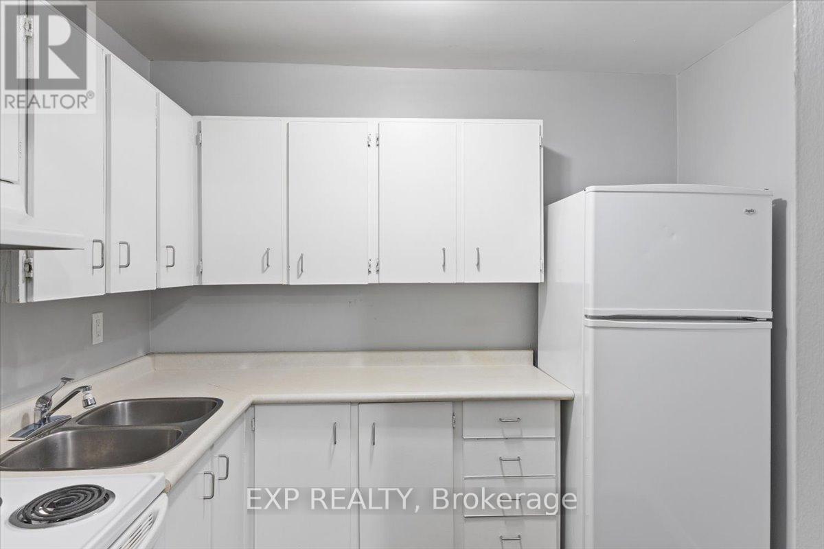 811 - 583 Mornington Avenue, London East (East G), ON - Indoor Photo Showing Kitchen With Double Sink